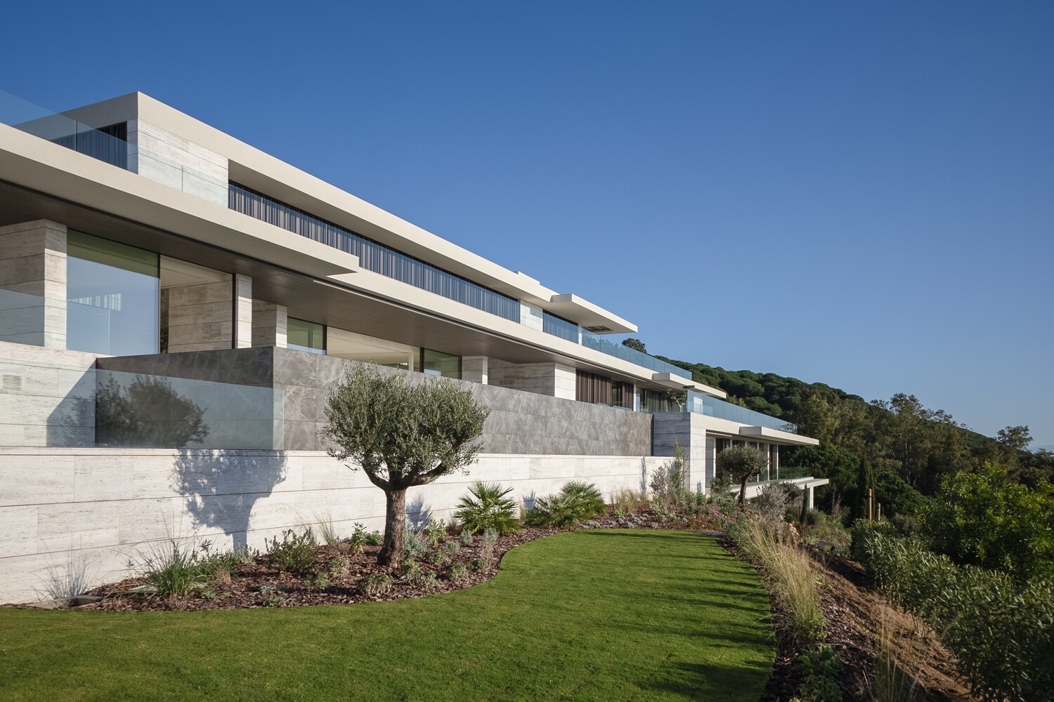 Villa THE SANCTUARY by ARK Architects Sotogrande, designed by Manuel Ruiz Moriche 8 67d2c8b76789f