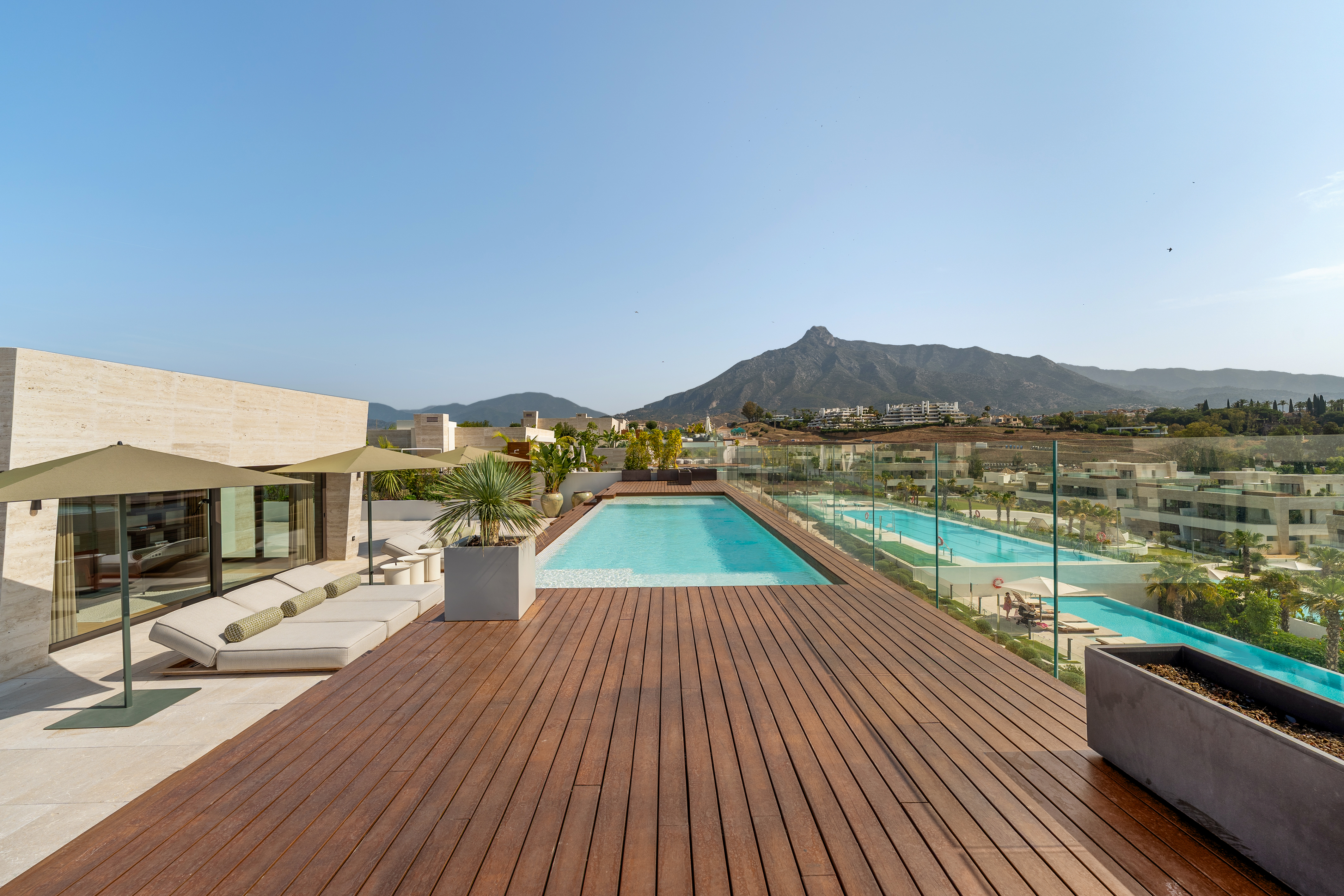 SkyVilla 42